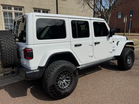 Used 2023 Jeep Wrangler Unlimited Sahara w/ LED Lighting Group image 15