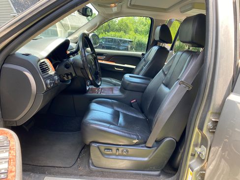 Used 2007 Chevrolet Avalanche LTZ w/ LTZ Preferred Equipment Group AWD/4WD image 6