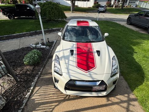 Used 2020 Nissan GT-R Premium AWD/4WD image 1