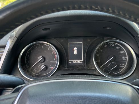 Used 2019 Toyota Camry SE FWD image 13