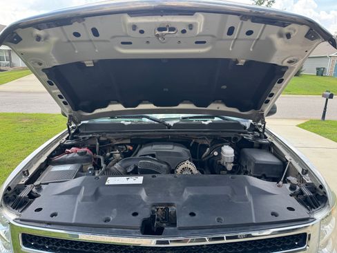 Used 2009 Chevrolet Silverado 1500 W/T AWD/4WD image 9