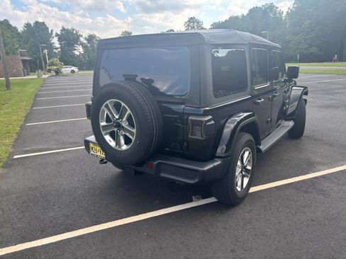 Used 2018 Jeep Wrangler Unlimited Sahara w/ Dual Top Group AWD/4WD image 5