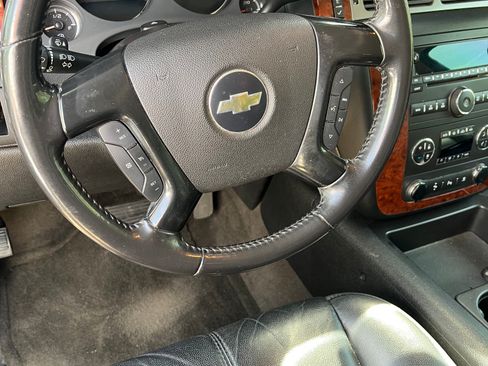 Used 2008 Chevrolet Suburban LT w/ LT Preferred Equipment Group image 6