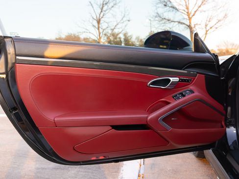 Used 2018 Porsche 718 Cayman S image 31