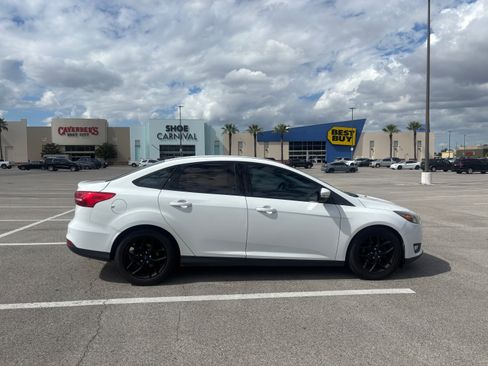 Used 2016 Ford Focus SE image 4