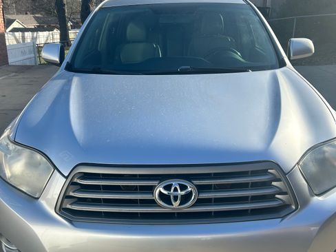 Used 2010 Toyota Highlander SE image 13