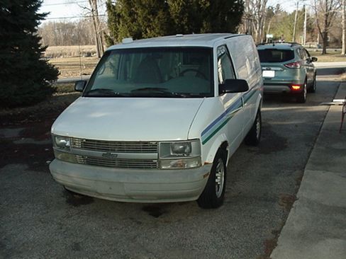 Used 2005 Chevrolet Astro image 1