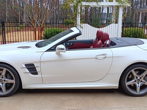 Used 2017 Mercedes-Benz SL 550 image 4