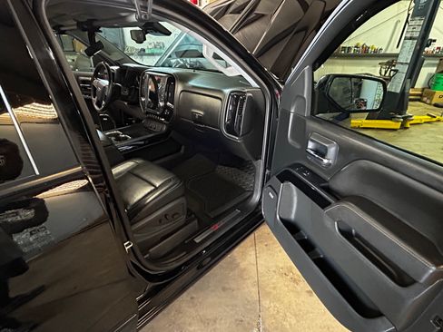 Used 2017 Chevrolet Silverado 1500 LTZ Z71 w/ LTZ Plus Package image 6