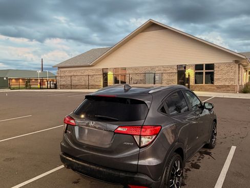 Used 2019 Honda HR-V EX image 8