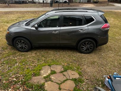 Used 2016 Nissan Rogue SV w/ SV Moonroof Package