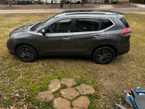 Used 2016 Nissan Rogue SV w/ SV Moonroof Package image 1