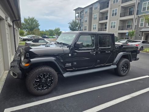 Used 2020 Jeep Gladiator Overland image 1