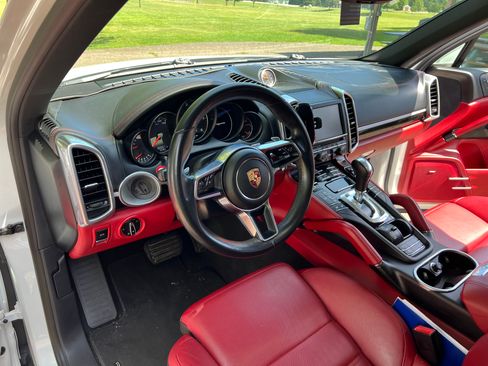 Used 2015 Porsche Cayenne Diesel image 16