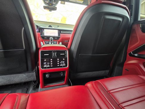 Used 2023 Porsche Cayenne Platinum Edition image 14