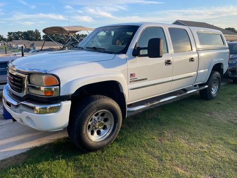 Used 2006 GMC Sierra 2500 SLE w/ Heavy-Duty Power Package AWD/4WD image 1