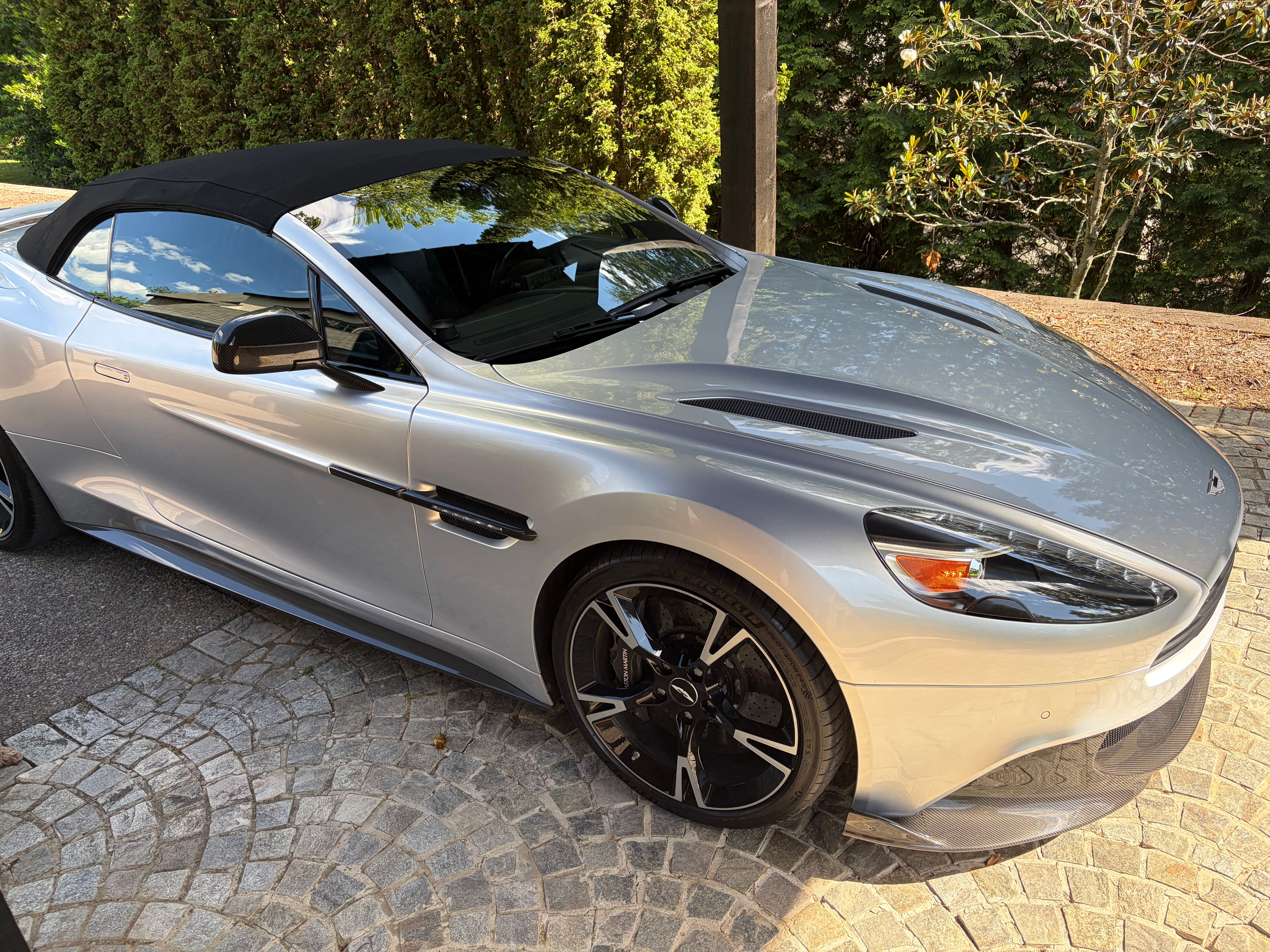 Used 2018 Aston Martin Vanquish S RWD image 5
