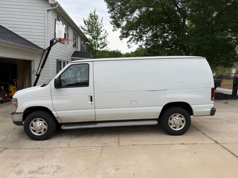Used 2012 Ford E-250 and Econoline 250 w/ PWR Group RWD image 11