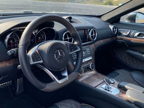 Used 2020 Mercedes-Benz SL 550 image 15