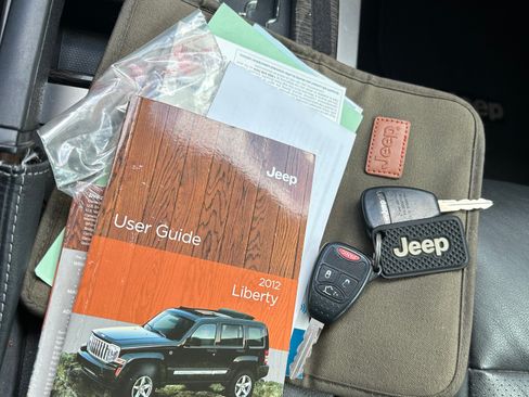 Used 2012 Jeep Liberty Limited image 20