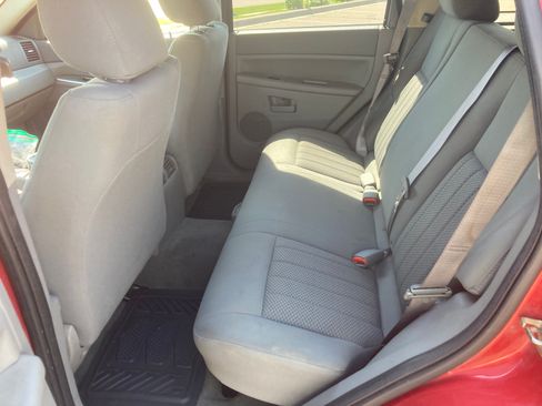 Used 2006 Jeep Grand Cherokee Laredo AWD/4WD image 2