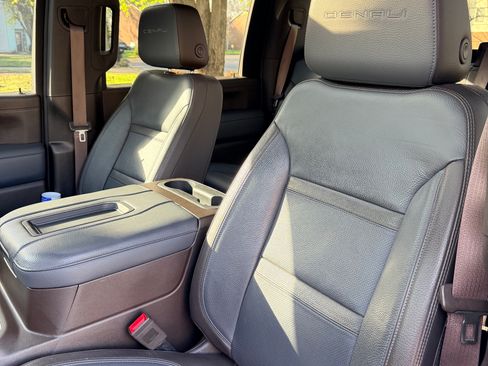 Used 2022 GMC Sierra 3500 Denali w/ Denali Ultimate Package image 13