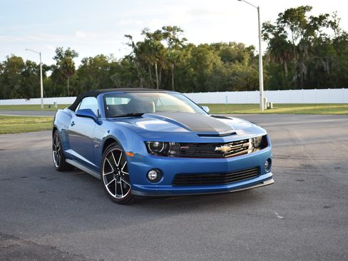 Used 2013 Chevrolet Camaro SS w/ Hot Wheels Special Edition RWD image 5