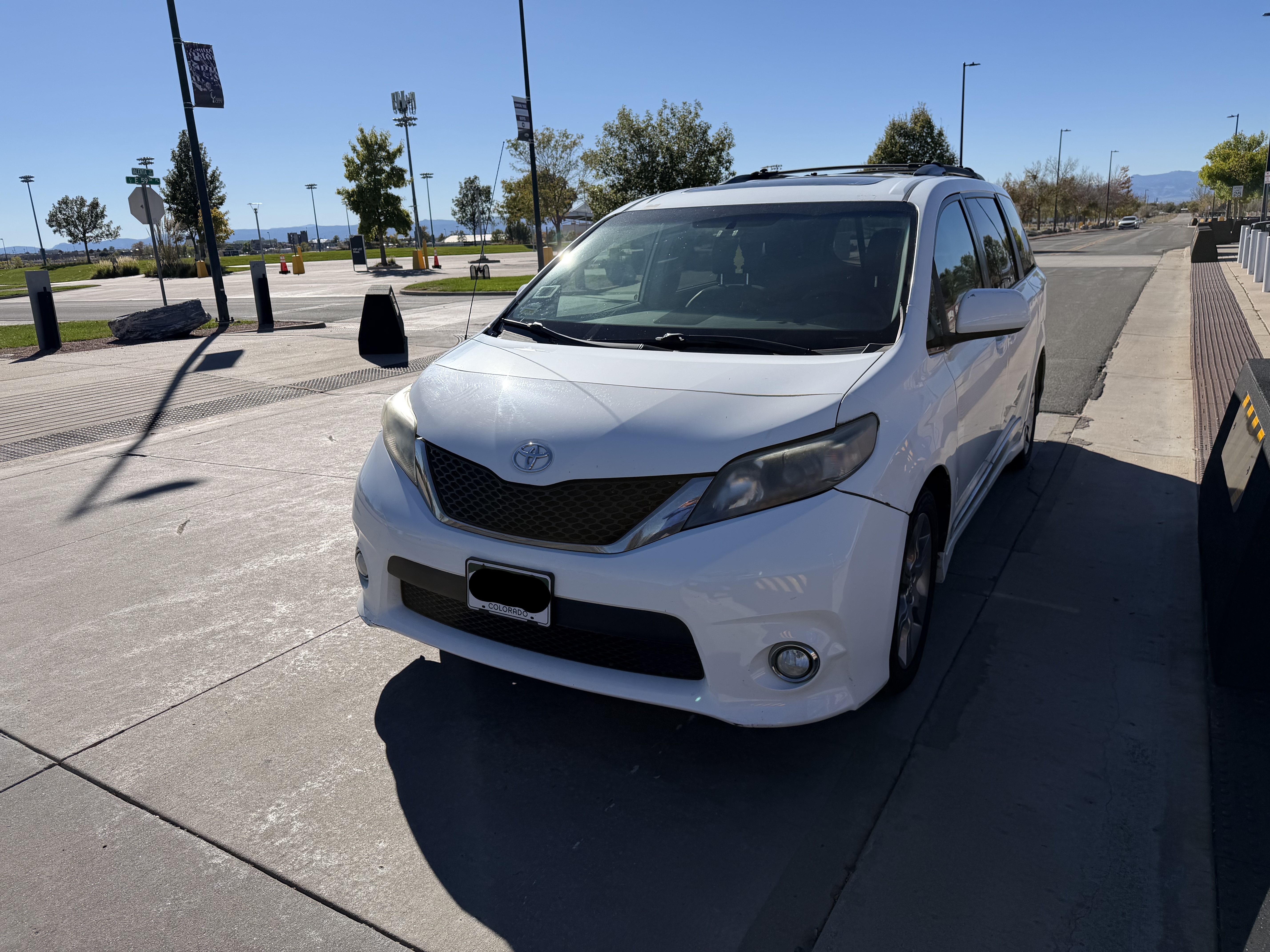 Used 2011 Toyota Sienna SE w/ Preferred Pkg FWD image 6