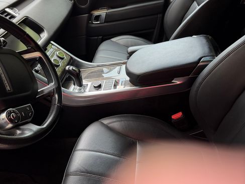 Used 2017 Land Rover Range Rover Sport SE AWD/4WD image 9