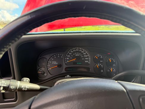 Used 2004 Chevrolet Silverado 2500 LS image 11