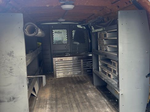 Used 2011 GMC Savana 2500 image 6