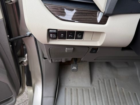Used 2015 Toyota Sienna XLE Premium AWD/4WD image 25