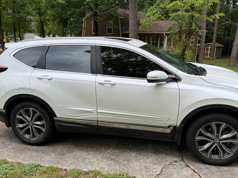 Used 2020 Honda CR-V Touring image 2