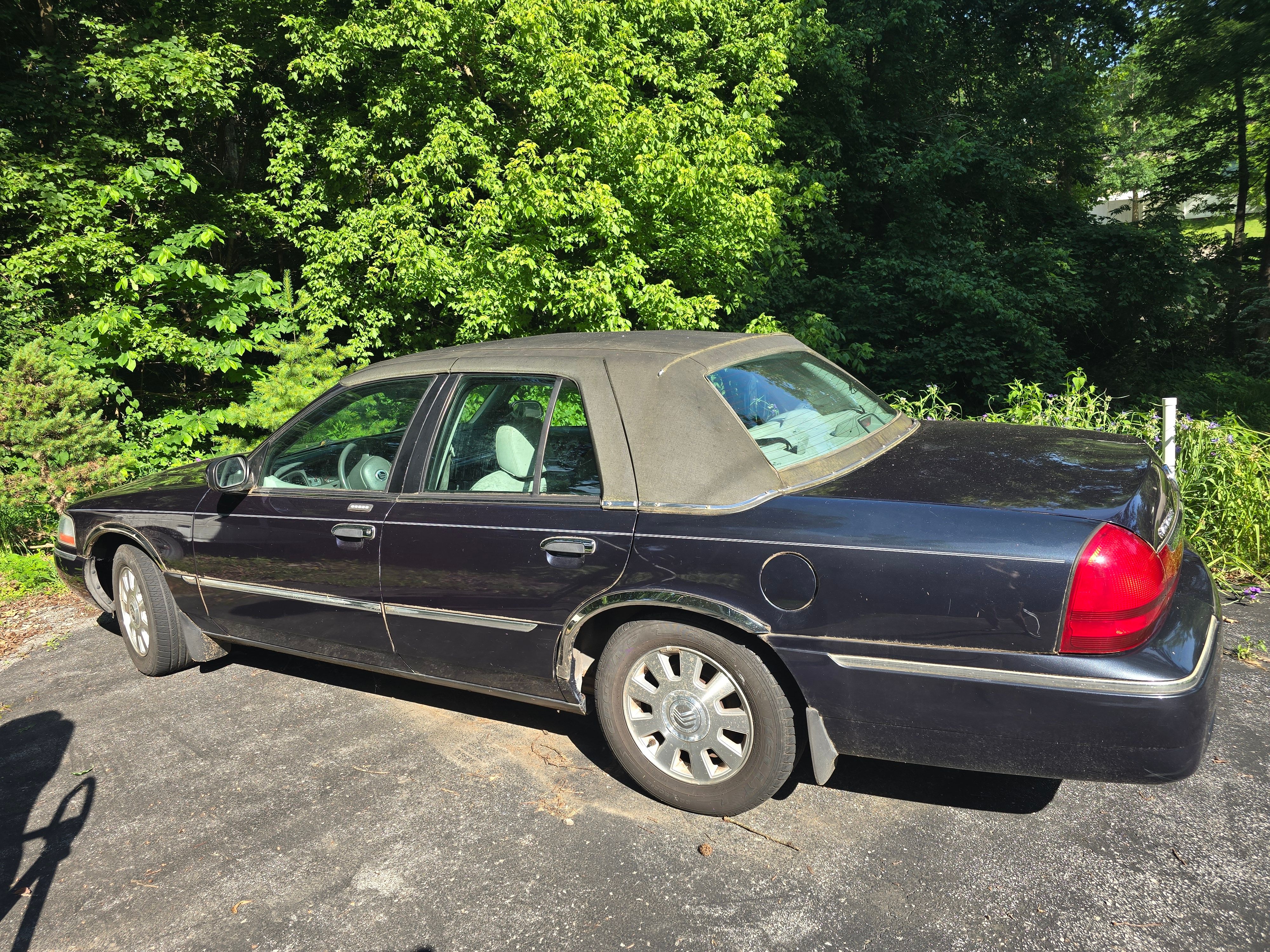 Used 2003 Mercury Grand Marquis LS RWD image 1