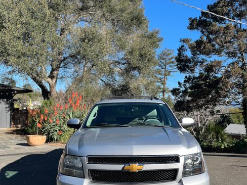 Used 2012 Chevrolet Avalanche LT image 2