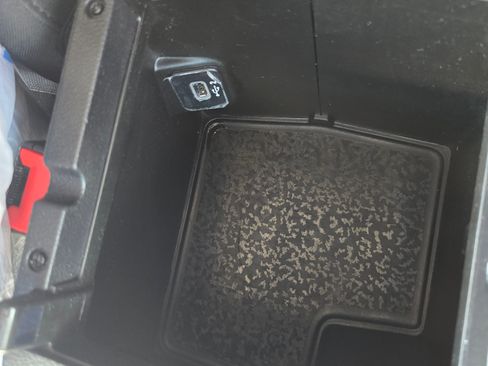 Used 2019 Jeep Wrangler Sport image 2