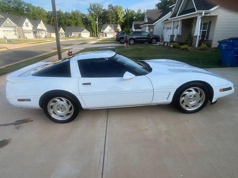 Used 1996 Chevrolet Corvette Coupe RWD image 6