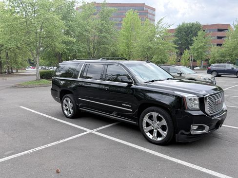Used 2017 GMC Yukon XL Denali w/ Open Road Package AWD/4WD image 5