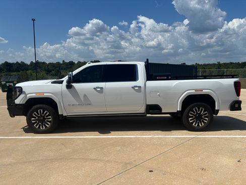 Used 2026 GMC Sierra 3500 Denali Ultimate AWD/4WD image 4