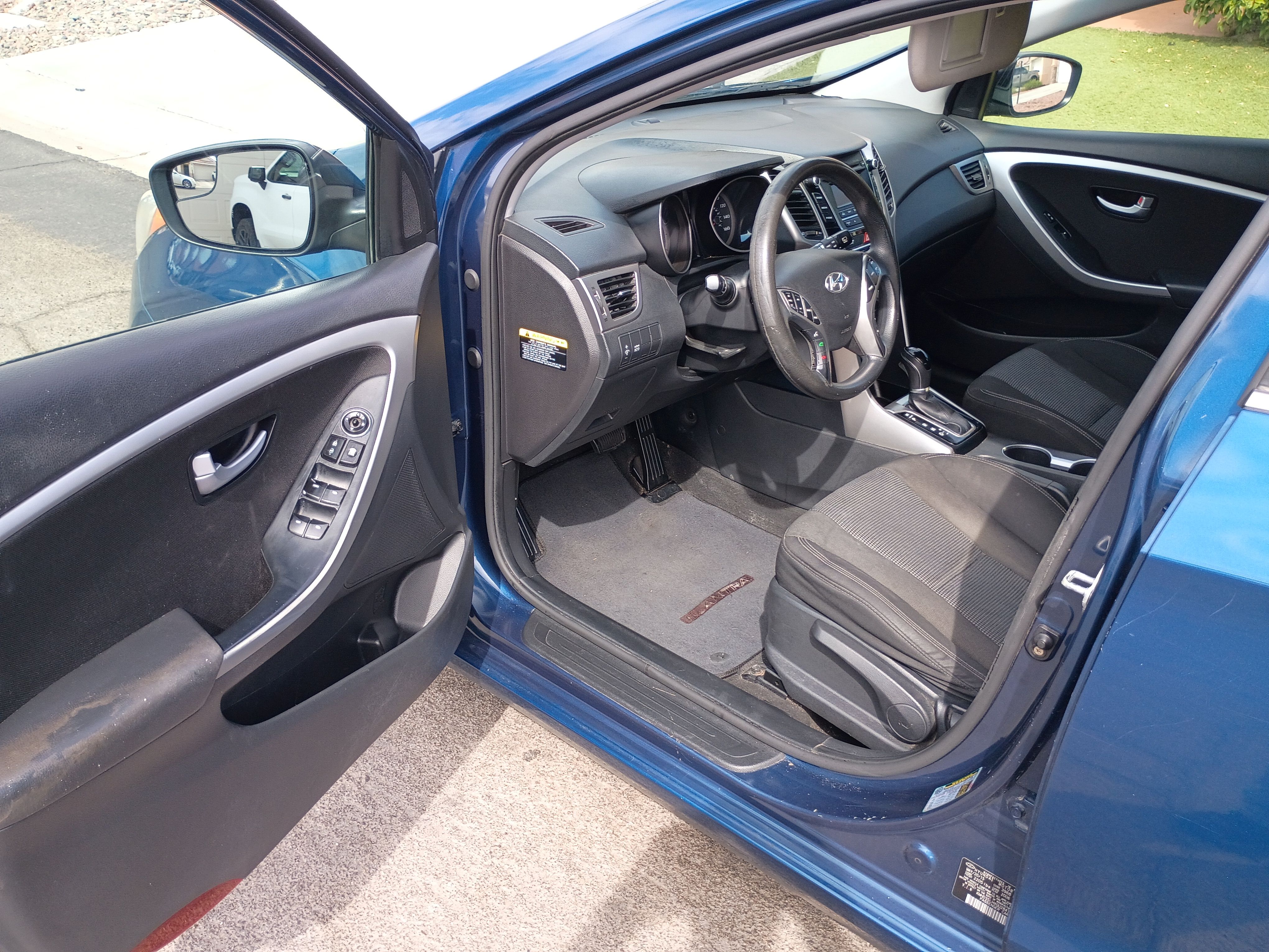 Used 2016 Hyundai Elantra GT FWD image 2