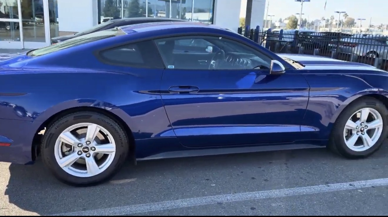 Used 2015 Ford Mustang Coupe RWD image 9