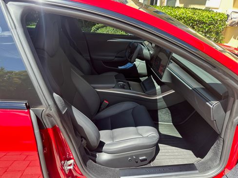 Used 2022 Tesla Model S Plaid image 8