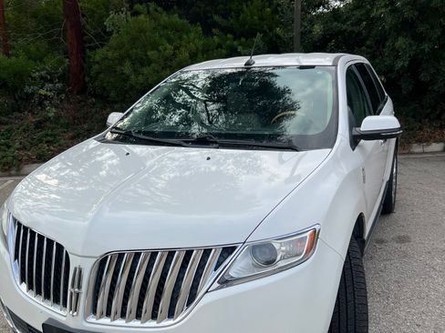 Used 2014 Lincoln MKX AWD w/ Equipment Group 101A image 5