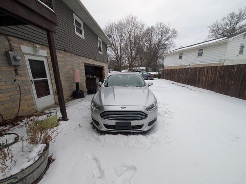 Used 2015 Ford Fusion S image 12
