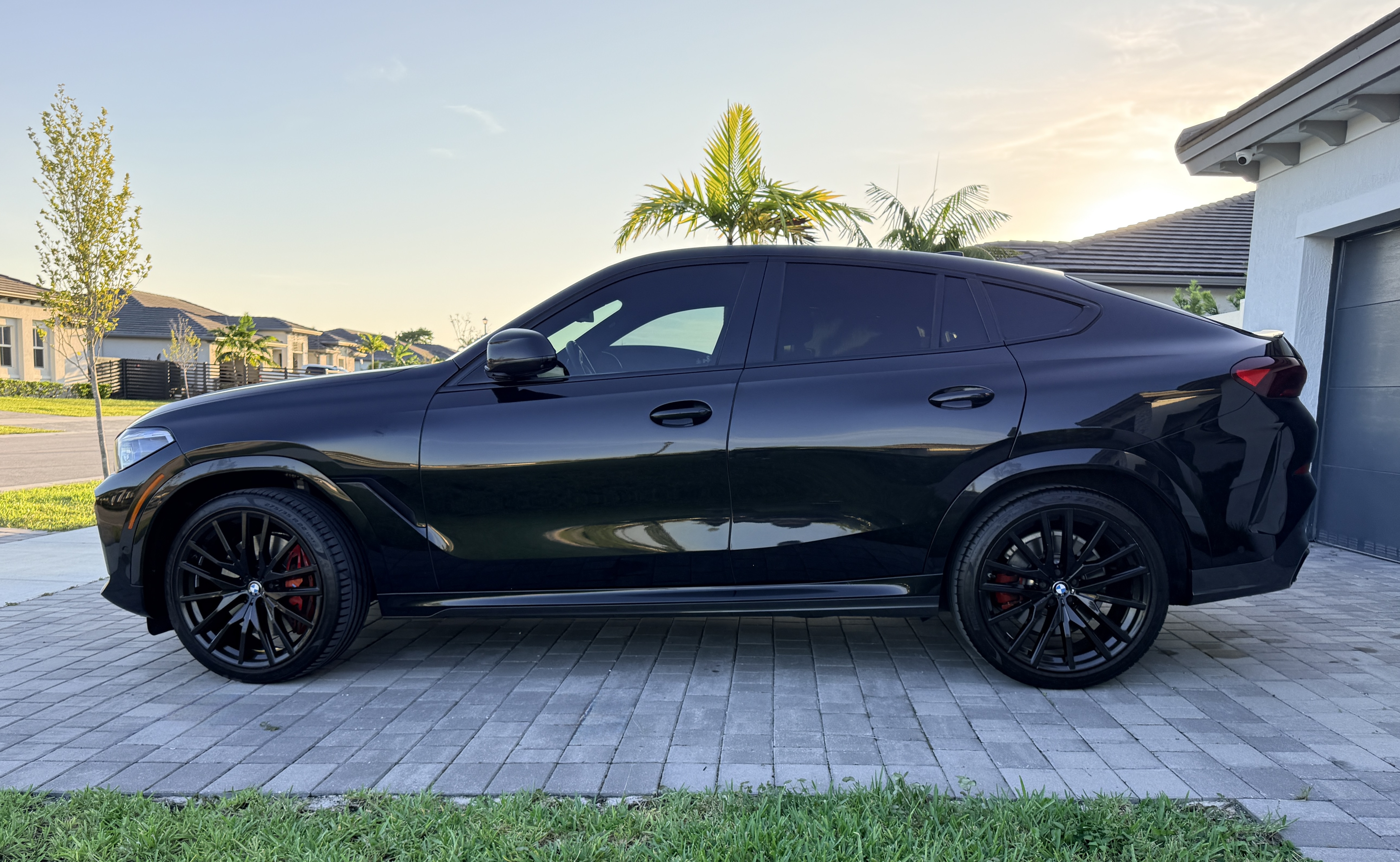 Used 2022 BMW X6 M50i w/ Executive Package AWD/4WD image 4