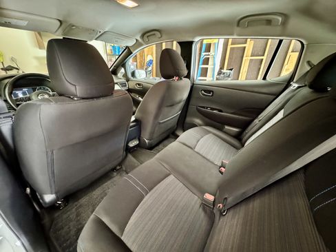 Used 2020 Nissan Leaf SV w/ SV Technology Package image 16