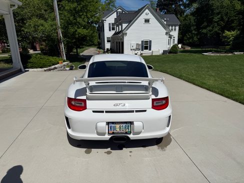 Used 2010 Porsche 911 GT3 RWD image 12