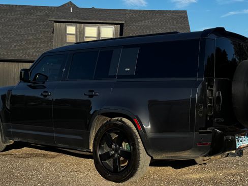 Used 2023 Land Rover Defender 130 First Edition image 4