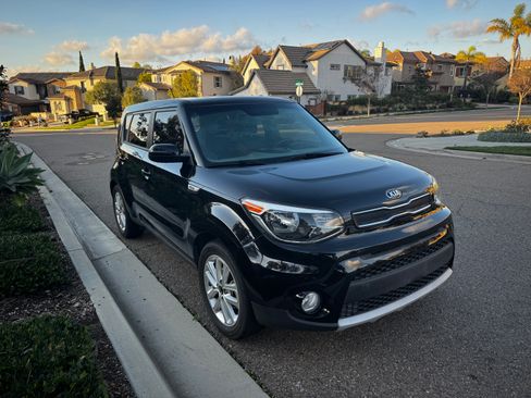 Used 2019 Kia Soul + image 1