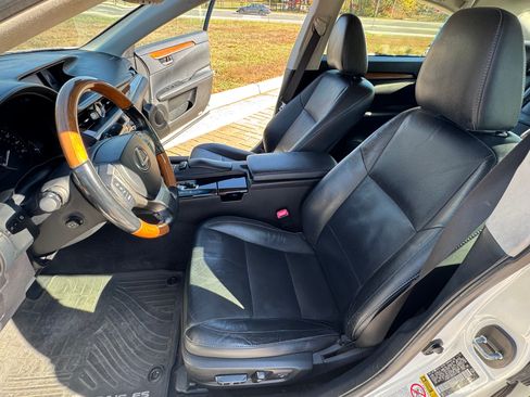 Used 2014 Lexus ES 300h image 21